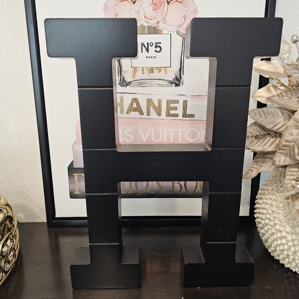 Black Decorative Letter H
